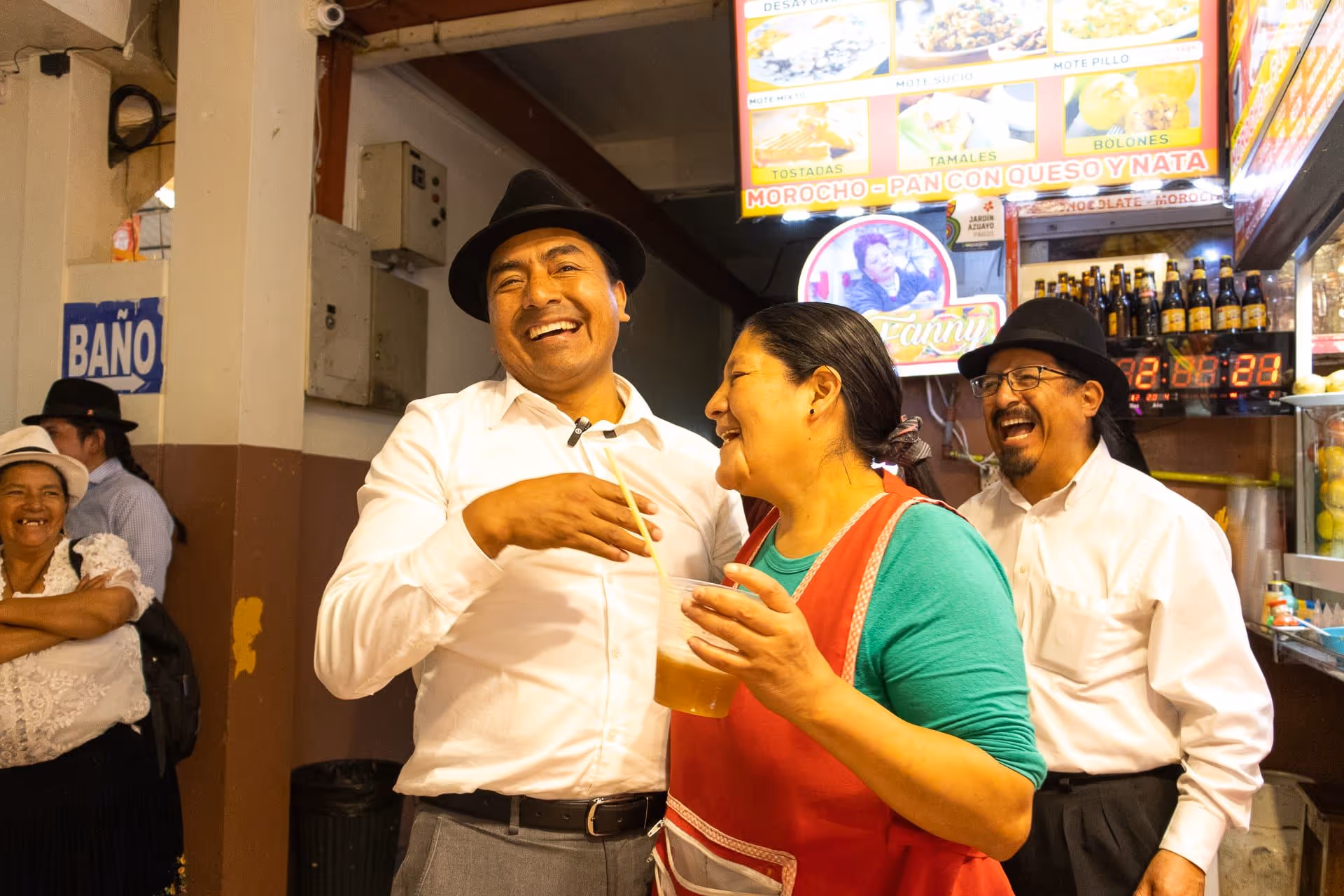 Escena de campaña política en Ecuador, por Andrés León León (5/7)